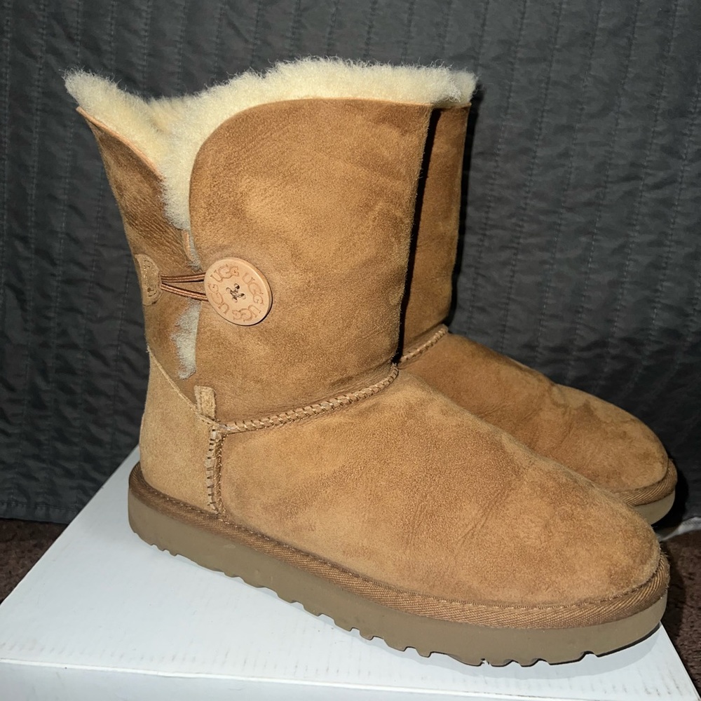 UGGS Bailey Button II
